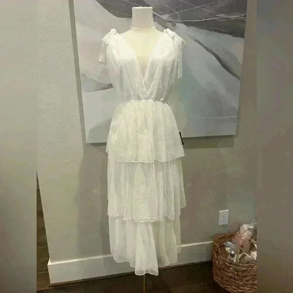 NWT Lulus Made a Wish White Swiss Dot Tiered Tie-Strap Midi Dress Size M - Picture 7 of 15